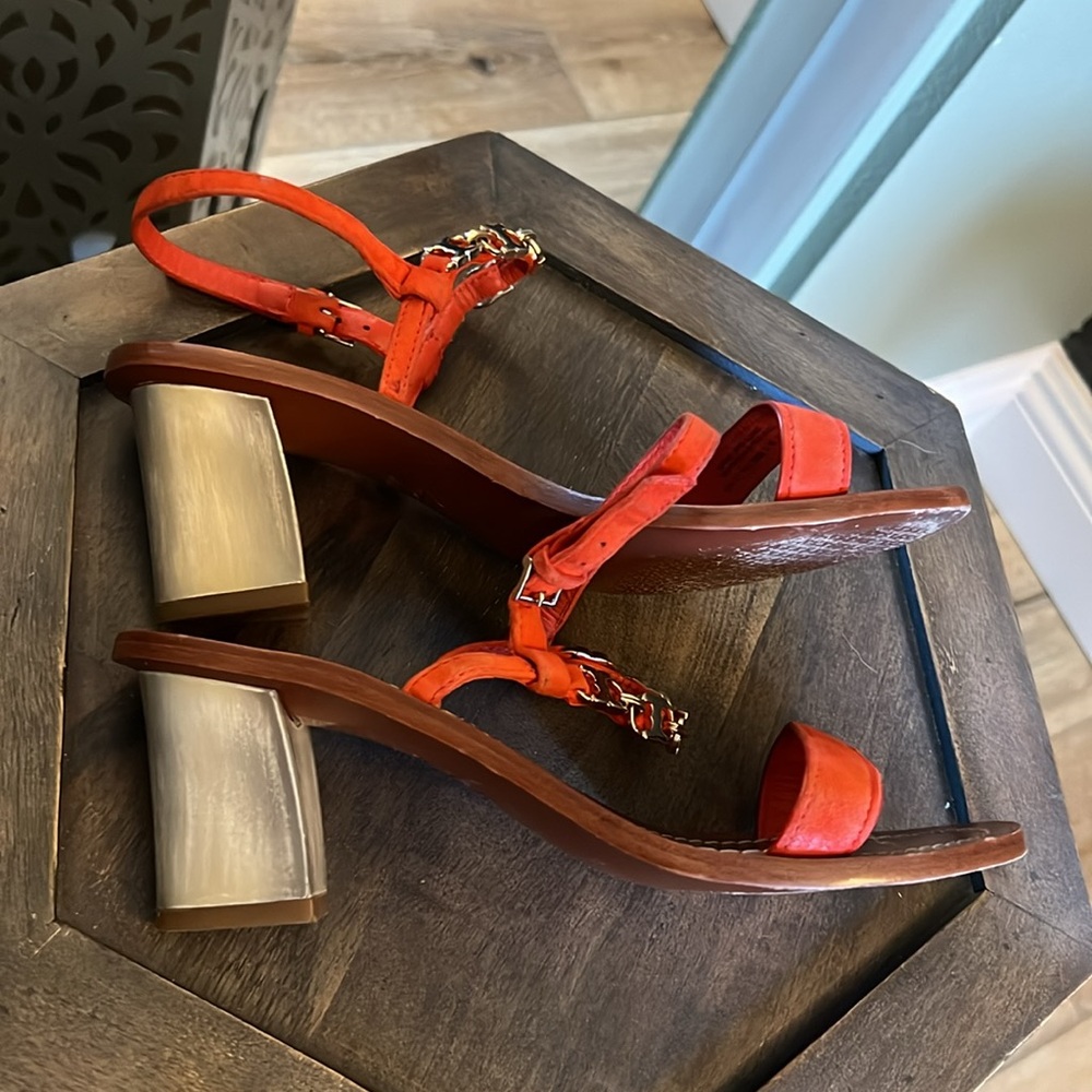 🛑 1 hour sale. Tory Burch, Orange Sandals with Chain Detail, 6.5. Worn once. - Picture 8 of 12
